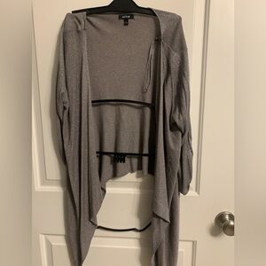 Large Gray Women’s Shimmery Cardigan top, qtr sleeves, P2P 24, Preloved in EUC